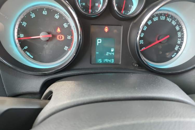 Used Buick GT 2013 GT 1.8L Automatic Fashion Edition Odometer Close Up