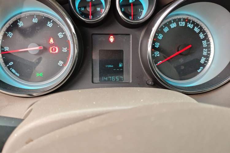 Used Buick GT 2013 GT 1.6L Manual Entry-Level Model Odometer Close Up