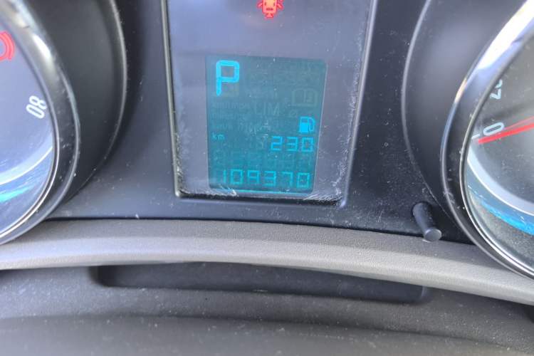 Used Buick GT 2013 GT 1.6L Automatic Fashion Edition Odometer Close Up