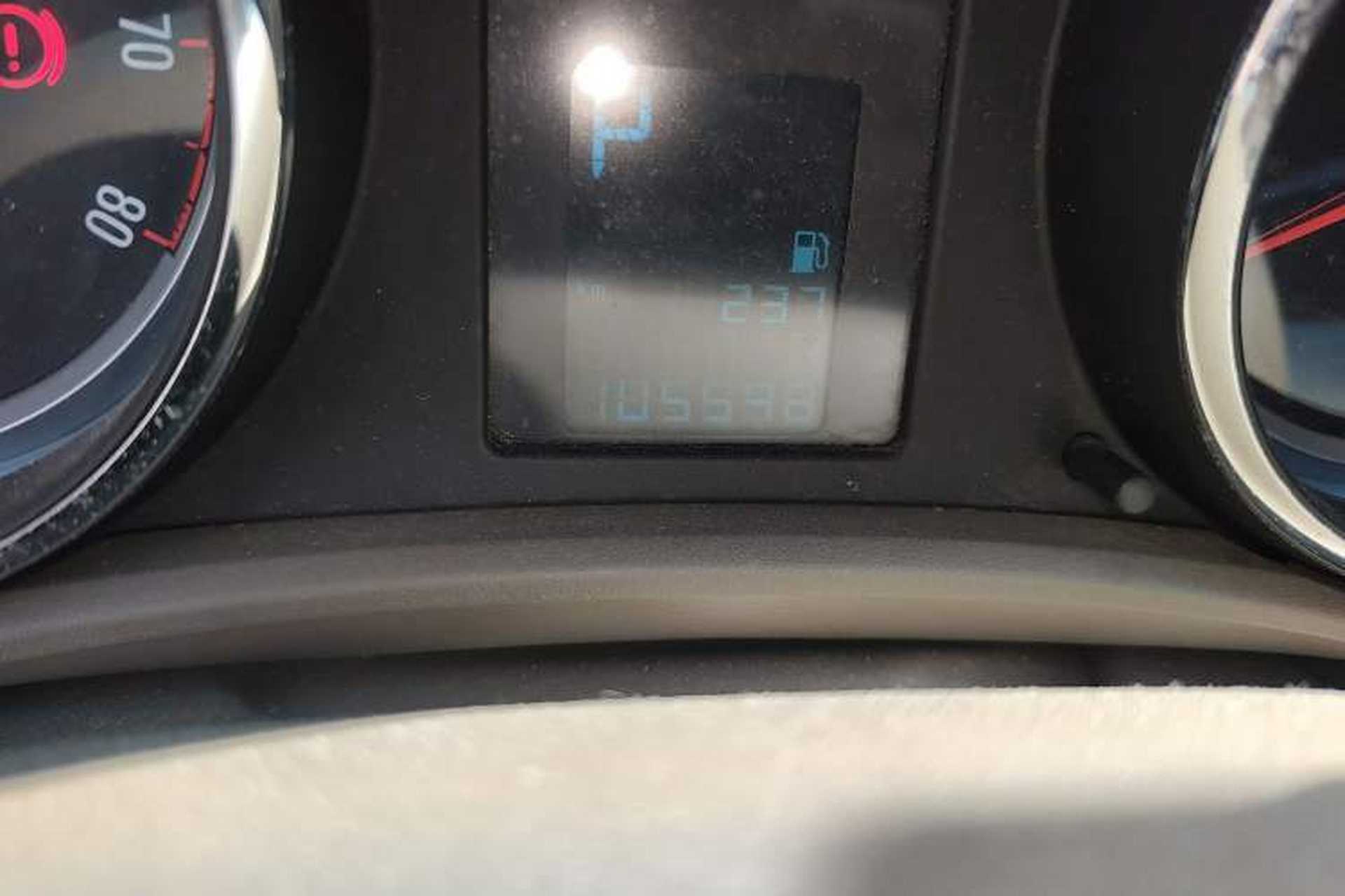 Used Buick GT 2013 GT 1.6L Automatic Fashion Edition Odometer Close Up
