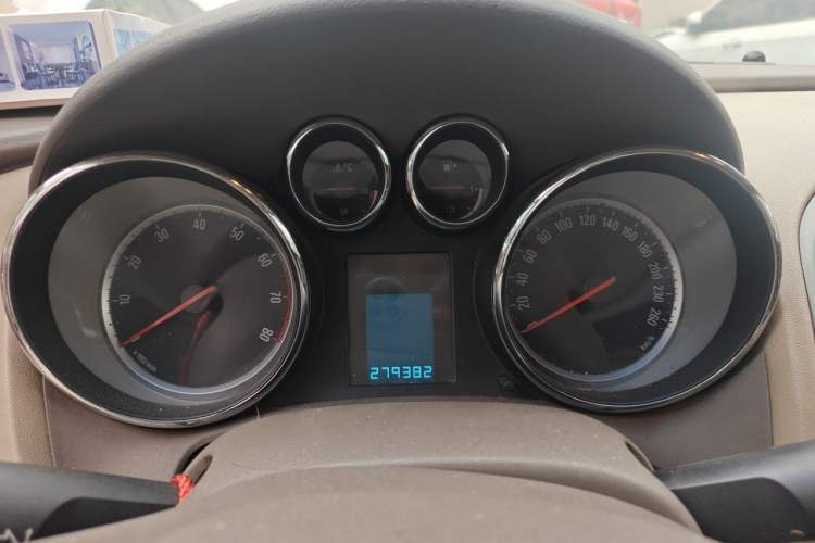 Used Buick GT 2013 GT 1.6L Manual Entry-Level Model Odometer Close Up