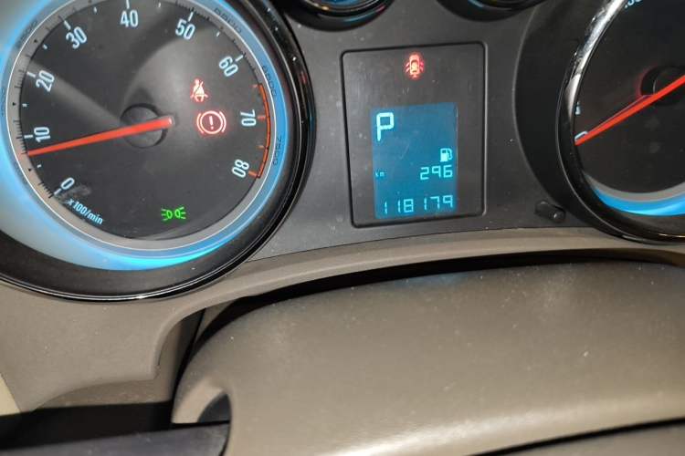 Used Buick GT 2013 GT 1.6L Automatic Fashion Edition Odometer Close Up