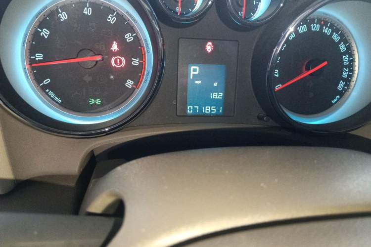 Used Buick GT 2013 GT 1.6L Automatic Fashion Edition Odometer Close Up