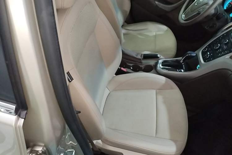 Used Buick GT 2013 GT 1.6L Automatic Fashion Edition Right Front Seat