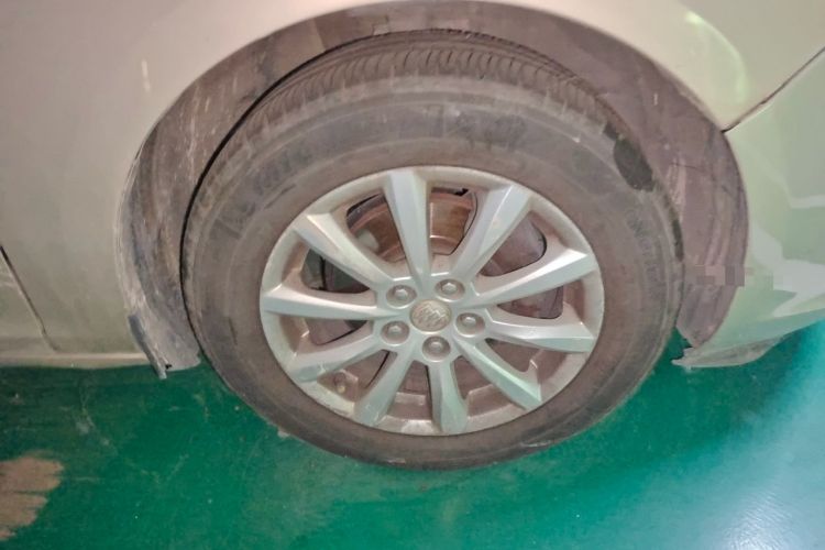 Used Buick GT 2013 GT 1.6L Automatic Fashion Edition Right Front Wheel Hub