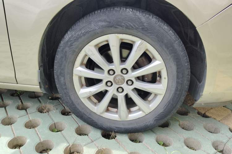Used Buick GT 2013 GT 1.6L Automatic Fashion Edition Right Front Wheel Hub