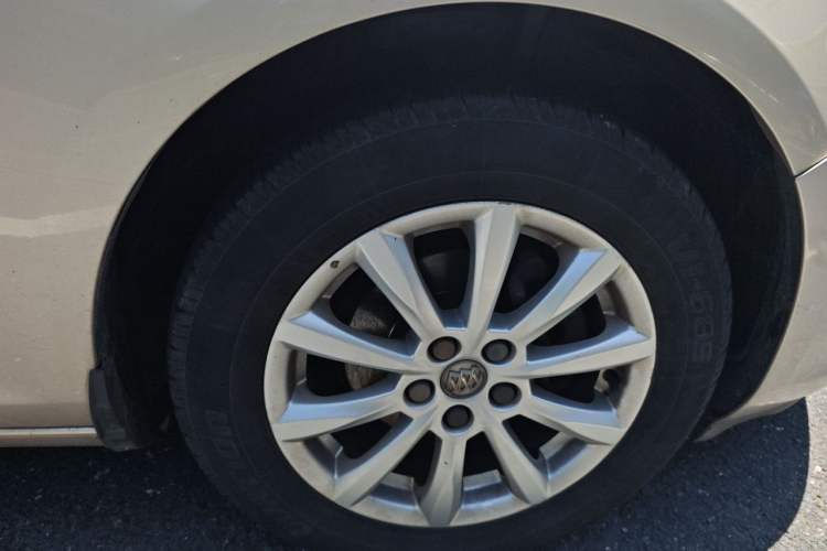 Used Buick GT 2013 GT 1.8L Automatic Fashion Edition Right Front Wheel Hub