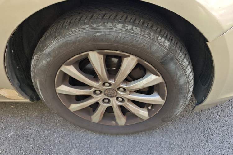 Used Buick GT 2013 GT 1.6L Automatic Fashion Edition Right Front Wheel Hub