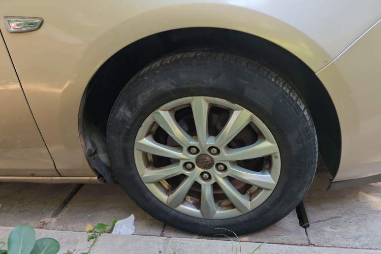 Used Buick GT 2013 GT 1.6L Automatic Fashion Edition Right Front Wheel Hub