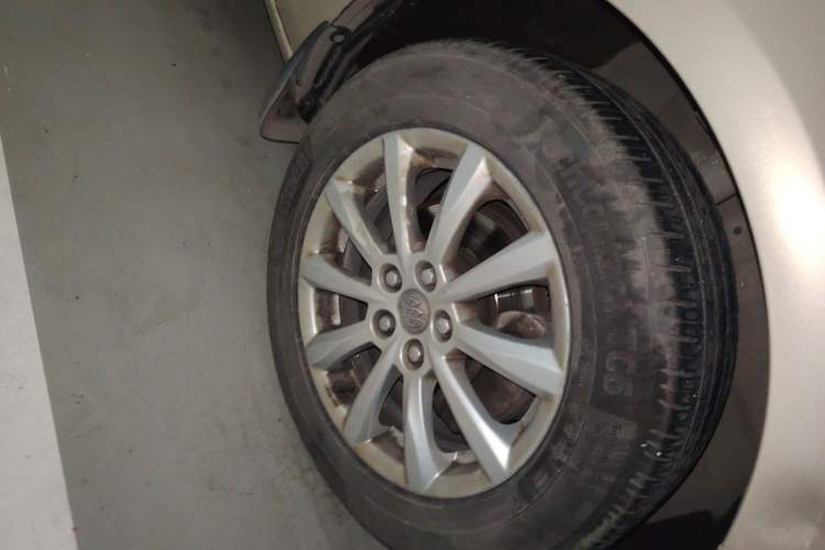 Used Buick GT 2013 GT 1.6L Automatic Fashion Edition Right Front Wheel Hub