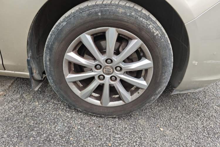 Used Buick GT 2013 GT 1.6L Automatic Comfort Edition Right Front Wheel Hub