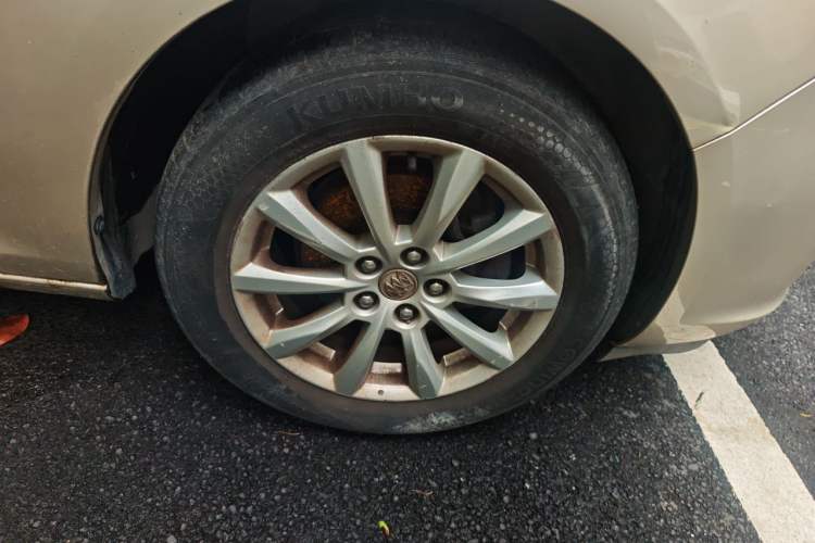Used Buick GT 2013 GT 1.6L Automatic Comfort Edition Right Front Wheel Hub