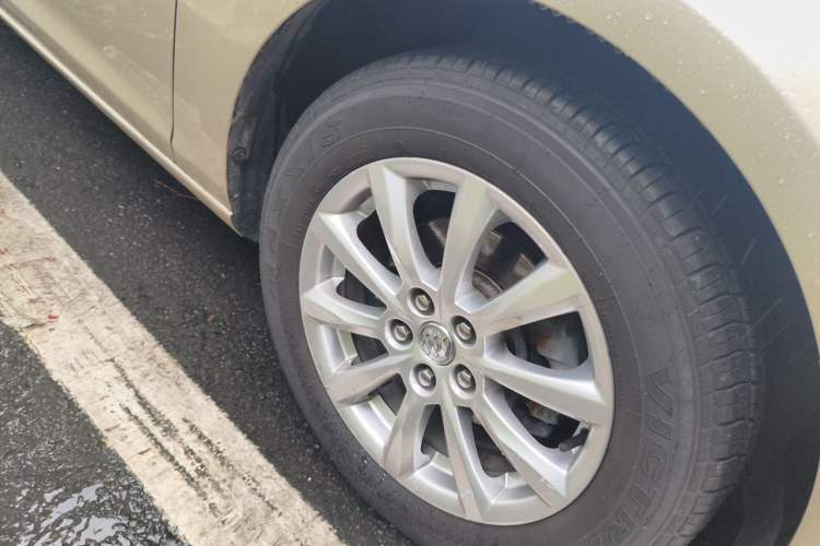 Used Buick GT 2013 GT 1.6L Automatic Fashion Edition Right Front Wheel Hub