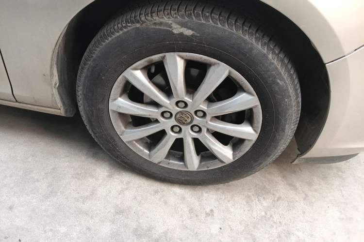 Used Buick GT 2013 GT 1.8L Automatic Fashion Edition Right Front Wheel Hub