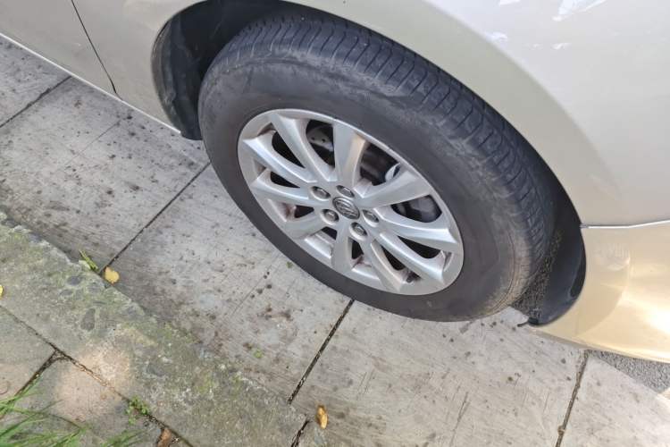 Used Buick GT 2013 GT 1.8L Automatic Fashion Edition Right Front Wheel Hub