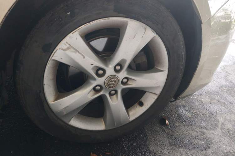 Used Buick GT 2013 GT 1.6T Automatic Fashion Sport Edition Right Front Wheel Hub