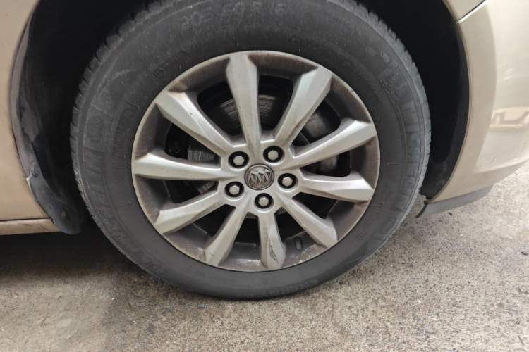 Used Buick GT 2013 GT 1.6L Automatic Fashion Edition Right Front Wheel Hub