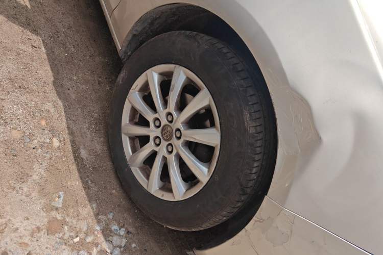 Used Buick GT 2013 GT 1.6L Automatic Fashion Edition Right Front Wheel Hub