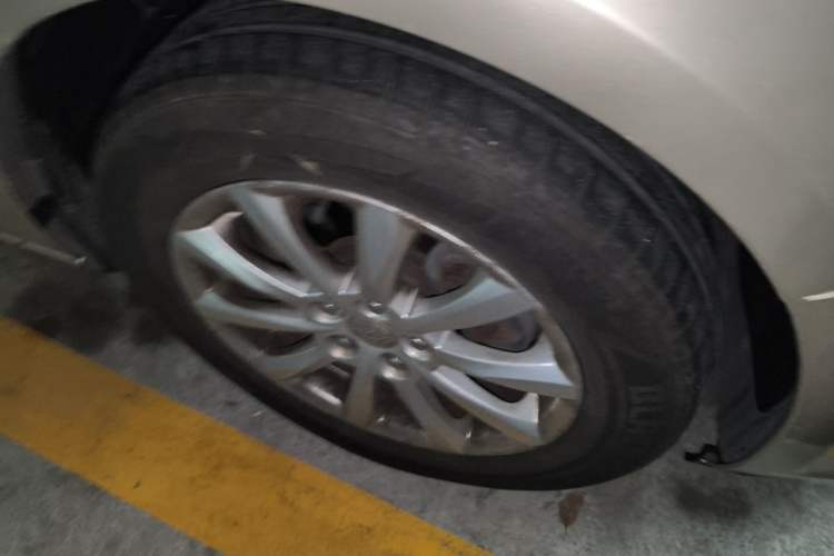 Used Buick GT 2013 GT 1.6L Automatic Fashion Edition Right Front Wheel Hub