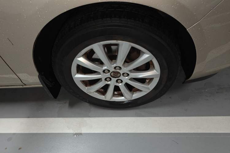 Used Buick GT 2013 GT 1.6L Automatic Fashion Edition Right Front Wheel Hub