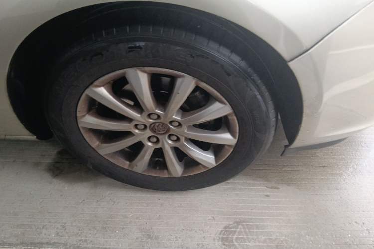 Used Buick GT 2013 GT 1.6L Automatic Fashion Edition Right Front Wheel Hub