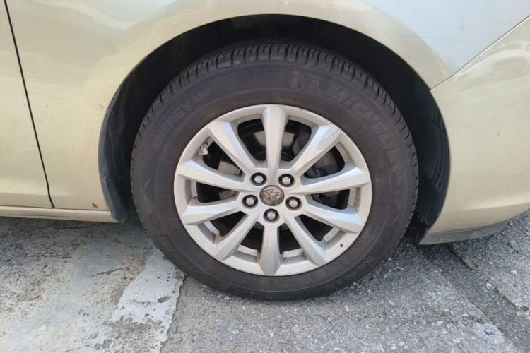 Used Buick GT 2013 GT 1.8L Automatic Fashion Edition Right Front Wheel Hub