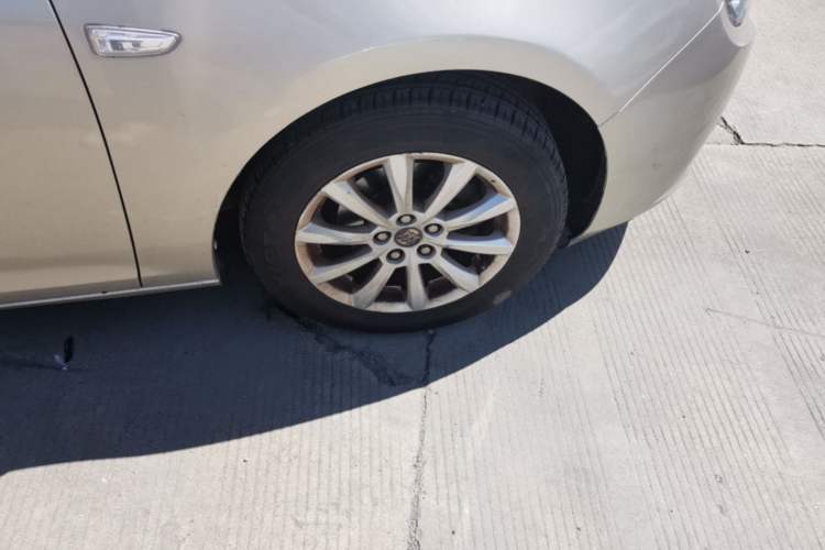 Used Buick GT 2013 GT 1.6L Automatic Fashion Edition Right Front Wheel Hub