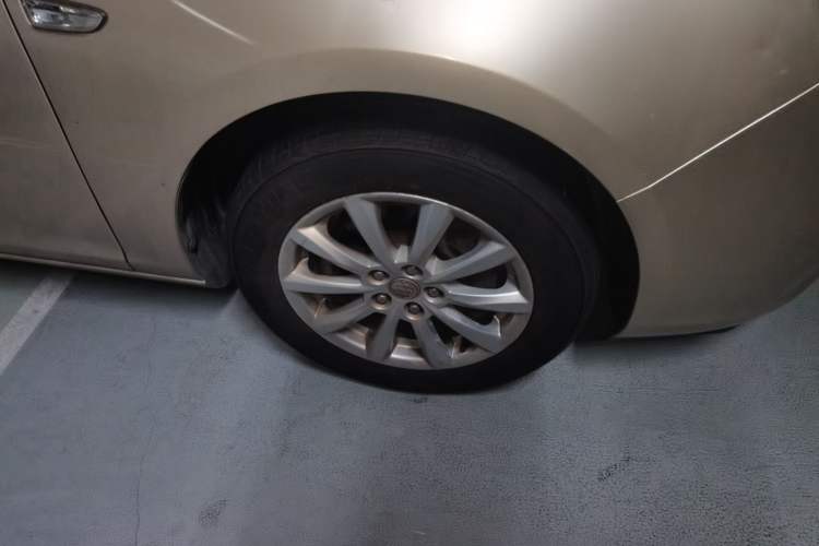 Used Buick GT 2013 GT 1.6L Automatic Comfort Edition Right Front Wheel Hub