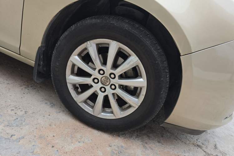 Used Buick GT 2013 GT 1.6L Automatic Fashion Edition Right Front Wheel Hub