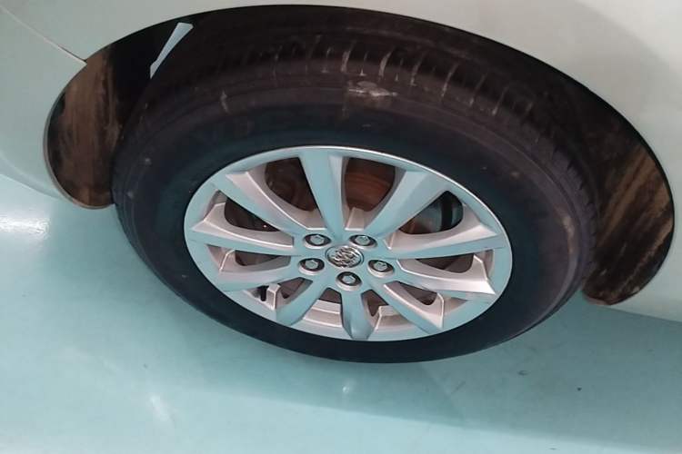 Used Buick GT 2013 GT 1.6L Automatic Fashion Edition Right Rear Wheel Hub