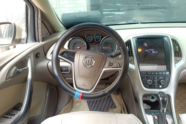 Used Buick GT 2013 GT 1.6L Automatic Fashion Edition Steering Wheel