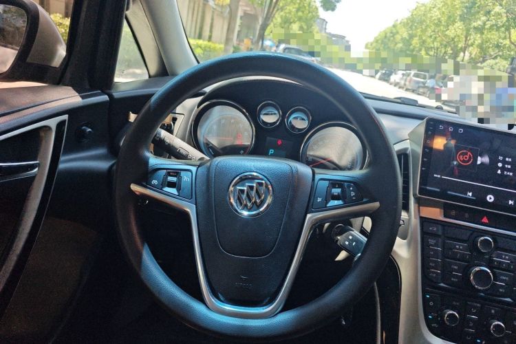 Used Buick GT 2013 GT 1.8L Automatic Fashion Edition Steering Wheel