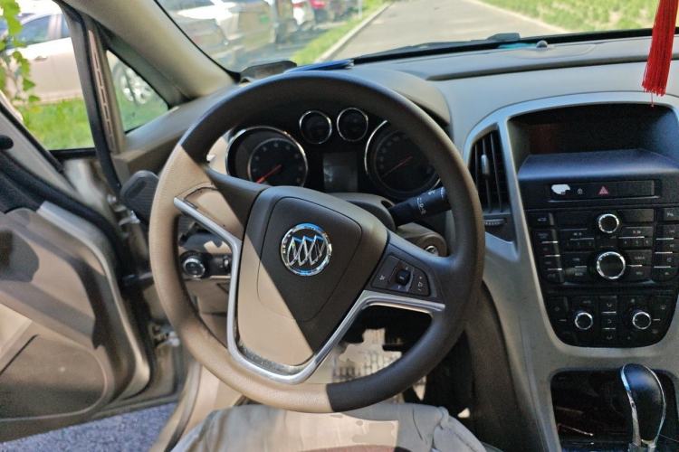Used Buick GT 2013 GT 1.6L Automatic Fashion Edition Steering Wheel