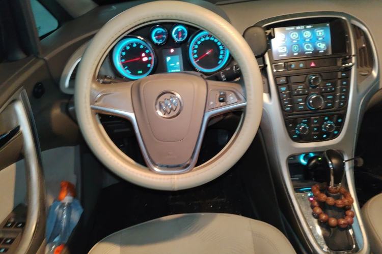 Used Buick GT 2013 GT 1.6L Automatic Fashion Edition Steering Wheel
