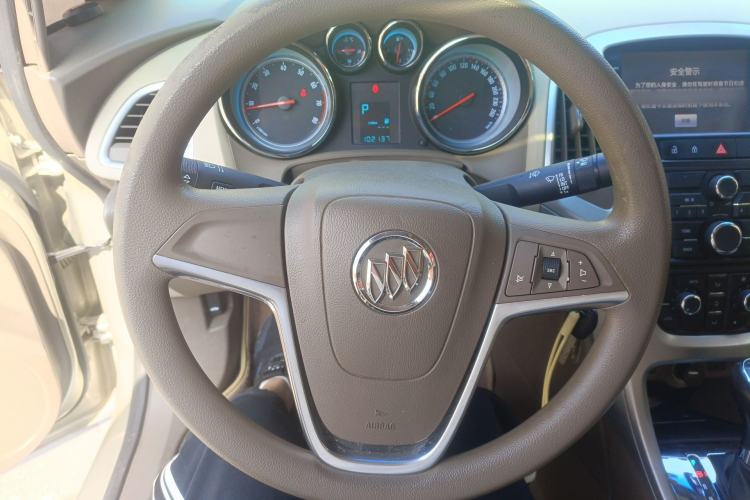 Used Buick GT 2013 GT 1.6L Automatic Fashion Edition Steering Wheel
