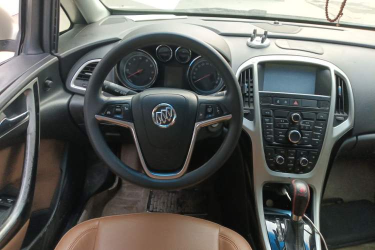 Used Buick GT 2013 GT 1.8L Automatic Fashion Edition Steering Wheel