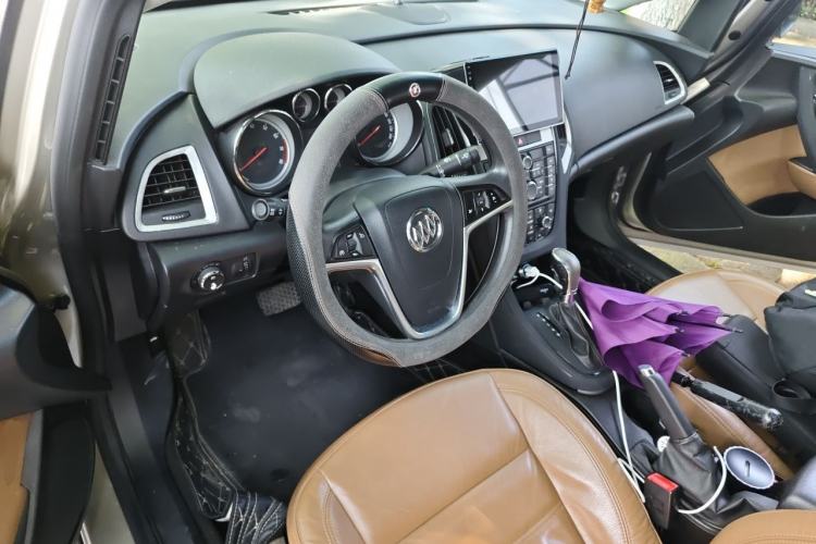 Used Buick GT 2013 GT 1.8L Automatic Fashion Edition Steering Wheel
