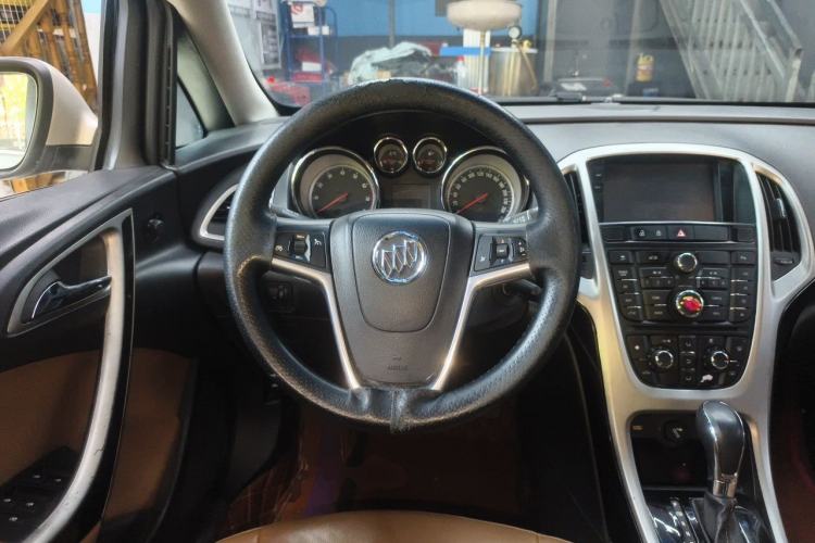 Used Buick GT 2013 GT 1.6L Automatic Fashion Edition Steering Wheel