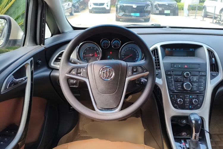 Used Buick GT 2013 GT 1.8L Automatic Fashion Edition Steering Wheel