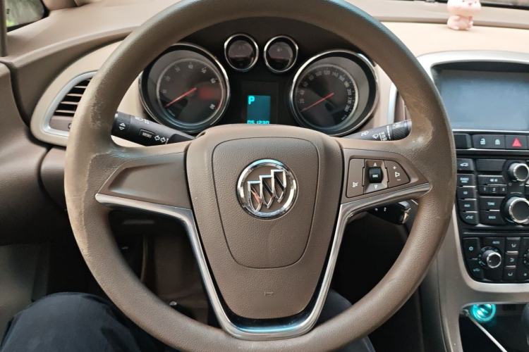 Used Buick GT 2013 GT 1.6L Automatic Fashion Edition Steering Wheel