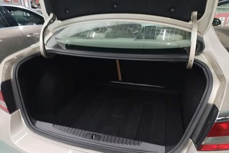 Used Buick GT 2013 GT 1.6L Automatic Fashion Edition Trunk
