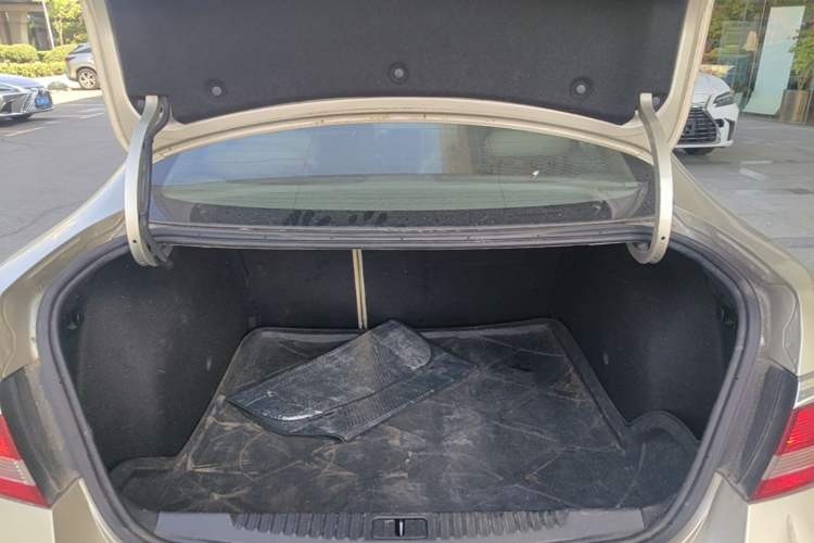 Used Buick GT 2013 GT 1.6L Manual Entry-Level Model Trunk