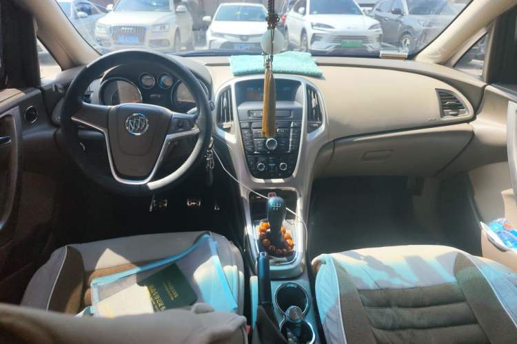 Used Buick GT 2014 XT 1.6L Manual Entry-Level Model Center Console