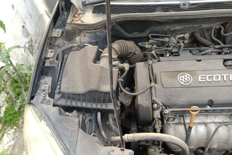 Used Buick GT 2014 XT 1.6L Manual Entry-Level Model Engine Bay Right
