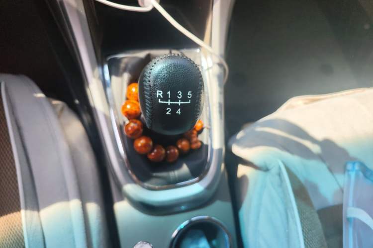 Used Buick GT 2014 XT 1.6L Manual Entry-Level Model Gear Lever