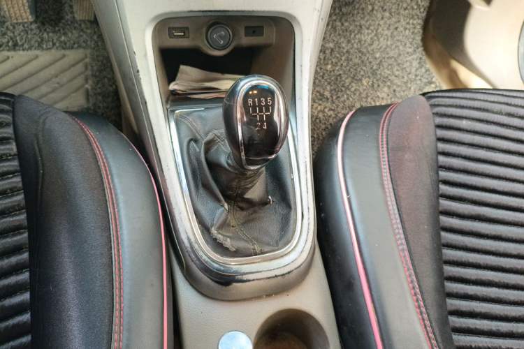Used Buick GT 2014 XT 1.6L Manual Entry-Level Model Gear Lever