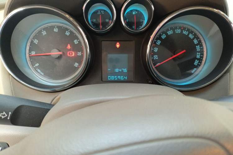 Used Buick GT 2014 XT 1.6L Manual Entry-Level Model Odometer Close Up