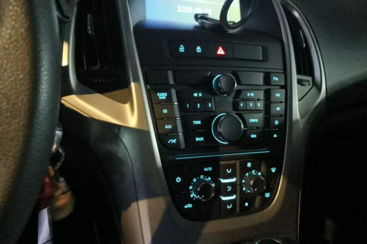Used Buick GT 2014 XT 1.6L Automatic Fashion Edition Audio And AC Panel