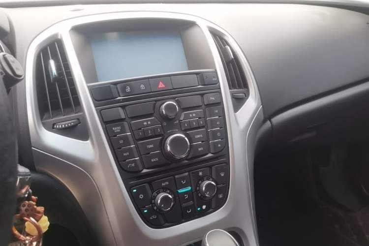 Used Buick GT 2014 XT 1.6L Automatic Fashion Edition Audio And AC Panel