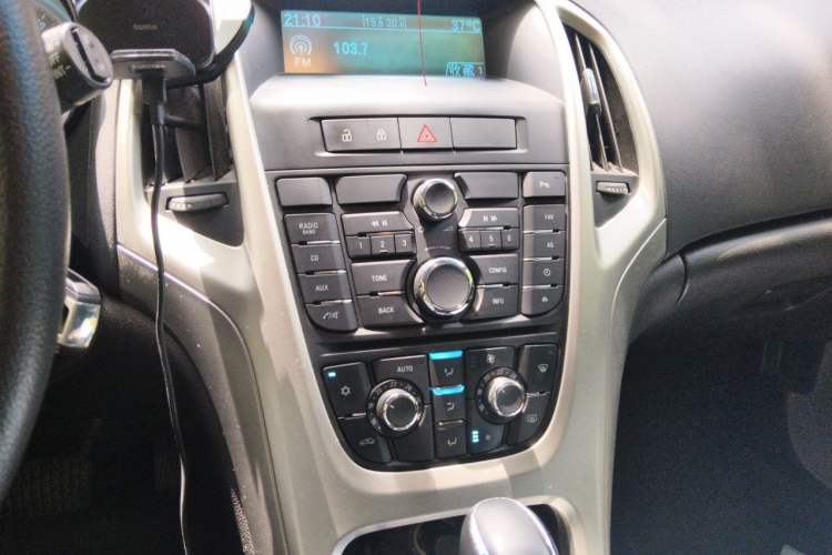 Used Buick GT 2014 XT 1.6L Automatic Fashion Edition Audio And AC Panel